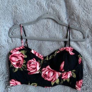 Brand - Guess Floral Crop Top 
Size - Large